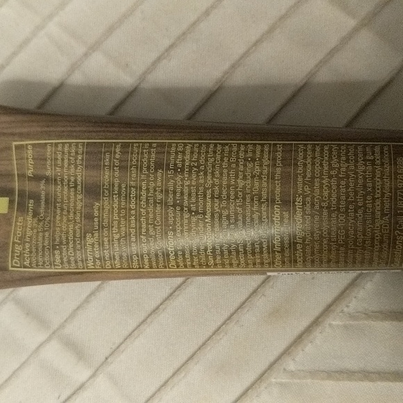 NWT Broad Spectrum SPF 30 Sunscreen - Picture 3 of 4